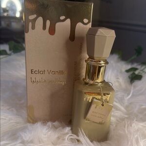 Eclat Vanilla Perfume with Gold Details